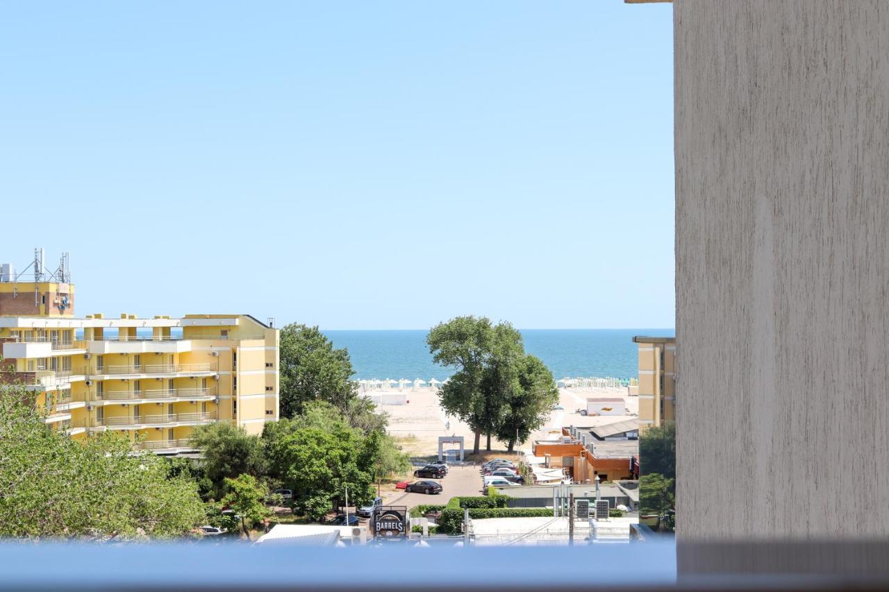 Azure Sea Apartments - Bychoice Mamaia Εξωτερικό φωτογραφία