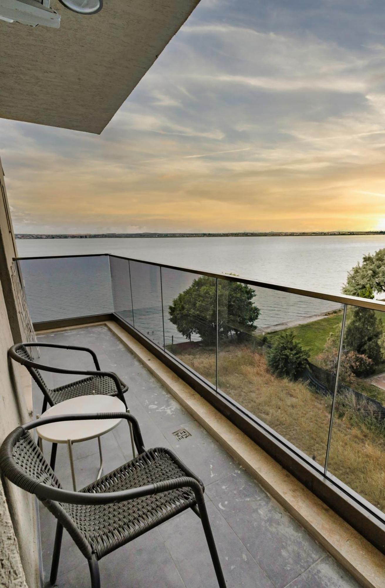 Azure Sea Apartments - Bychoice Mamaia Εξωτερικό φωτογραφία